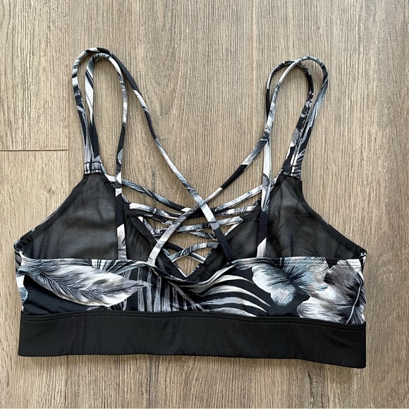 Victoria’s Secret PINK Ultimate Unlined Sports Bra - Picture 2 of 3